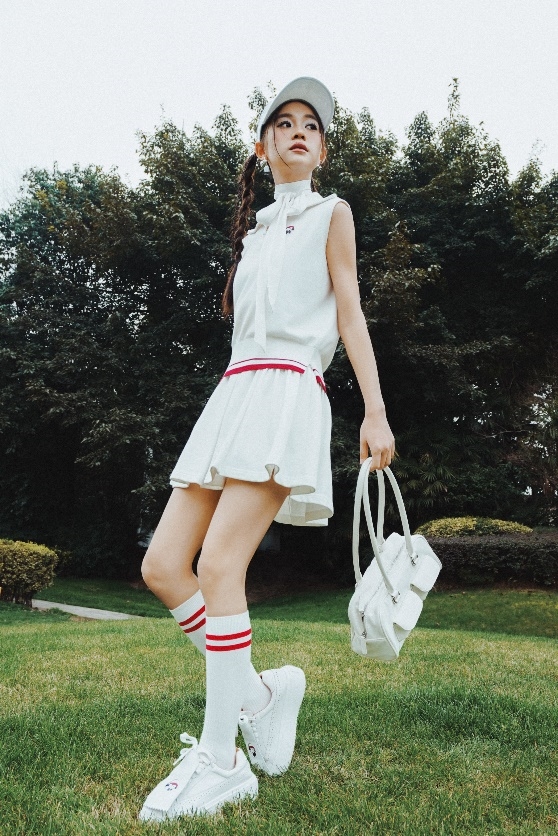 aivei女装品牌携手“萝卜快跑”,于成都街头打造｢都市秀场｣