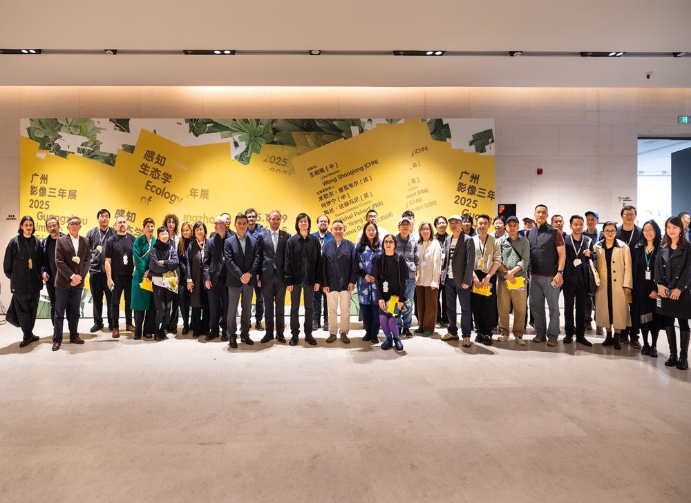 广州影像三年展 2025 嘉宾合影.jpg